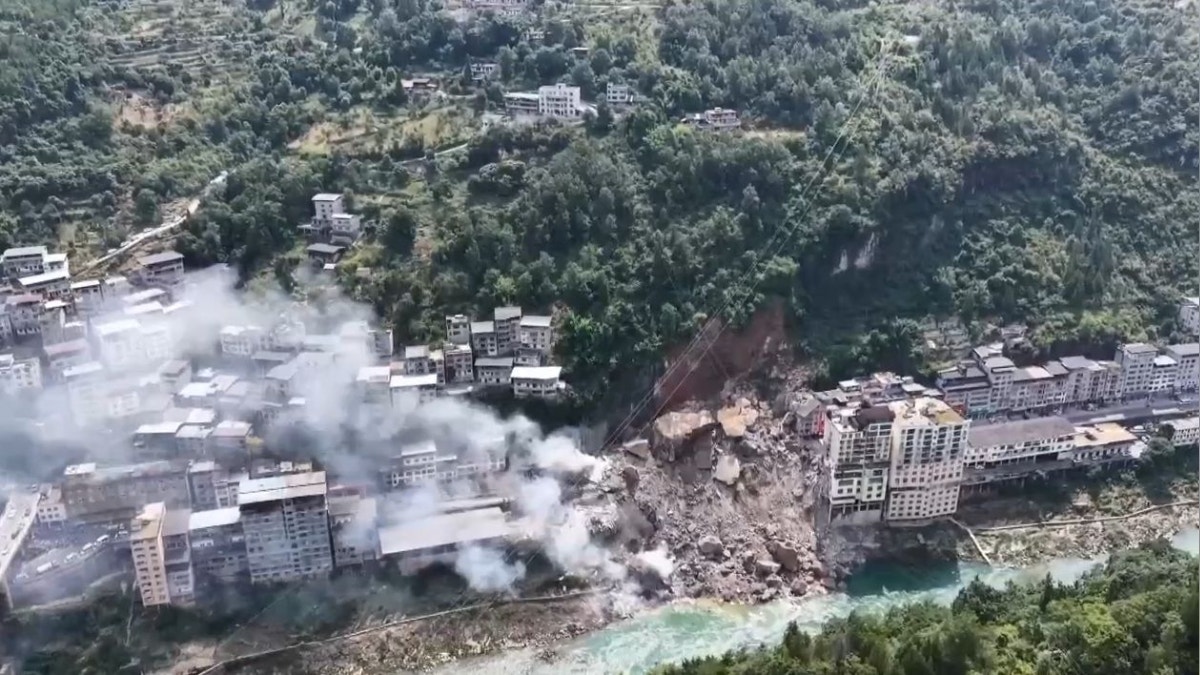 Deslizamiento de tierra en el centro de China deja al menos ocho muertos y más de 30 desaparecidos [VIDEO]