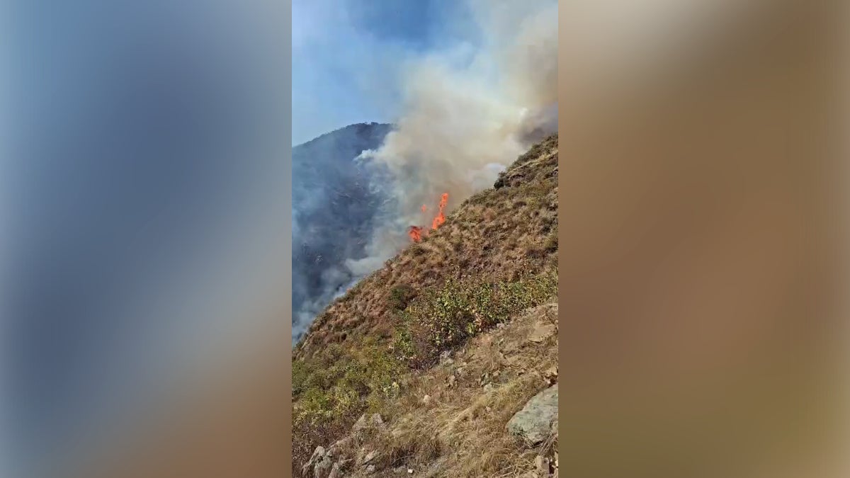 Según Eduardo Santillana, el fuego inició ayer a las tres de la tarde en la comunidad de Carhuaz. 