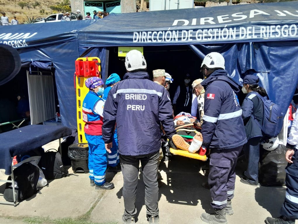 Tres personas fueron rescatadas bajo los escombros en las últimas horas.