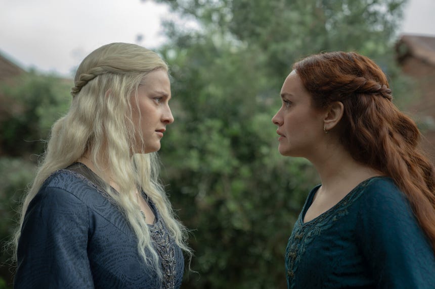 Phia Saban y Olivia Cooke regresan como Helaena y Alicent Hightower en la tercera temporada de 'La casa del dragón'.