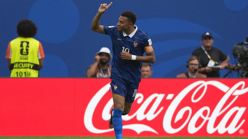 Kylian Mbappé con Francia