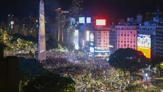 Argentina: La Policía detiene a 12 personas durante desalojo de aficionados concentrados en Buenos Aires