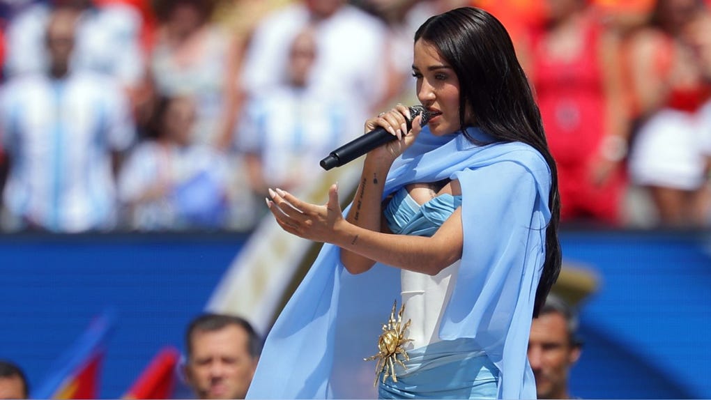 María Becerra interpretó el Himno Nacional de Argentina en la final del Mundial 2026 ante más de 82 mil espectadores.