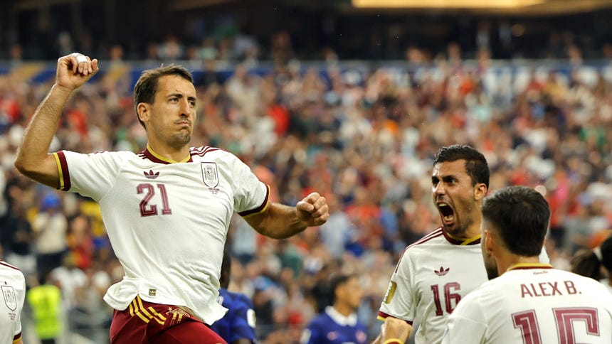 Mikel Oyarzabal con España
