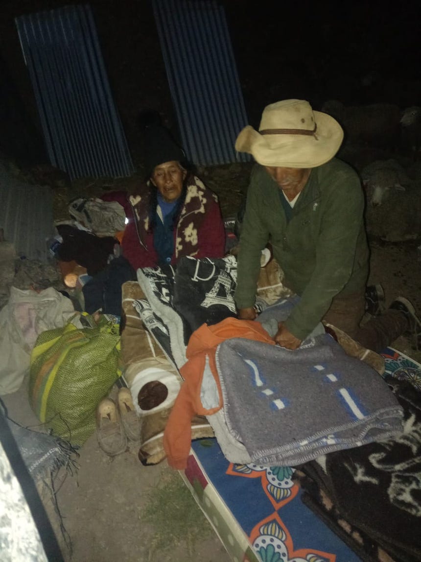 Damnificados de la comunidad de Carhuapaccha en el distrito de Chupuro pasan la noche expuestos a temperaturas bajo cero tras el sismo en Junín.