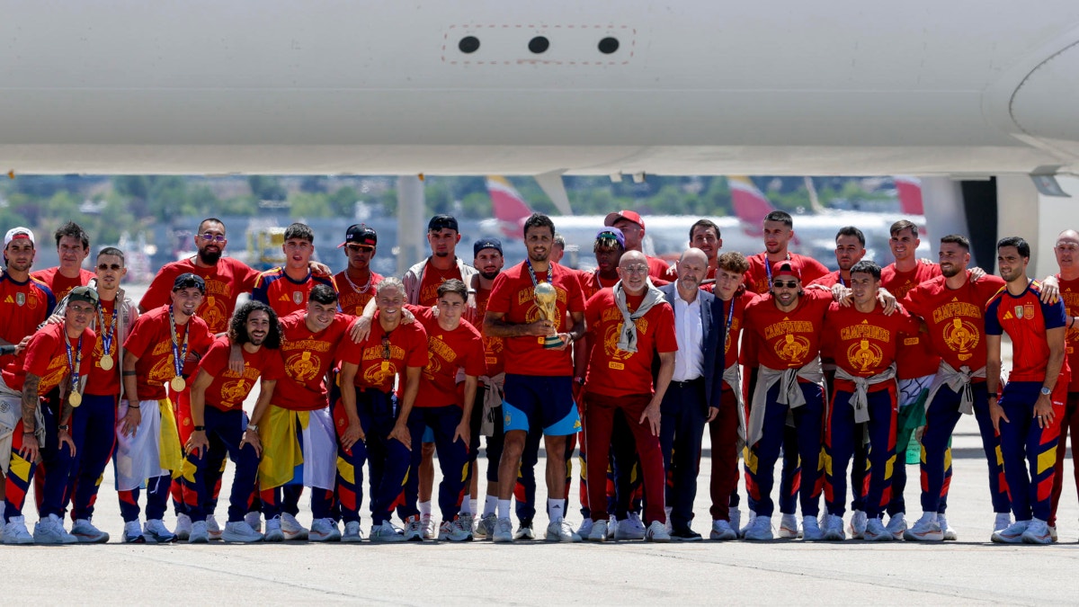 Para festejar con su gente: España llegó a Madrid con el trofeo del Mundial