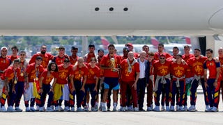 Para festejar con su gente: España llegó a Madrid con el trofeo del Mundial