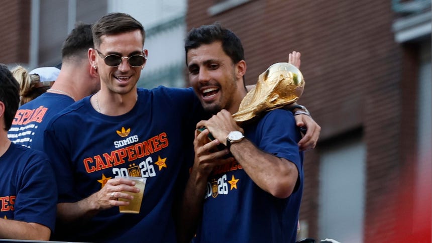 La alegría es de España: así festejaron sus jugadores en la rúa por el título de la Copa del Mundo [FOTOS]