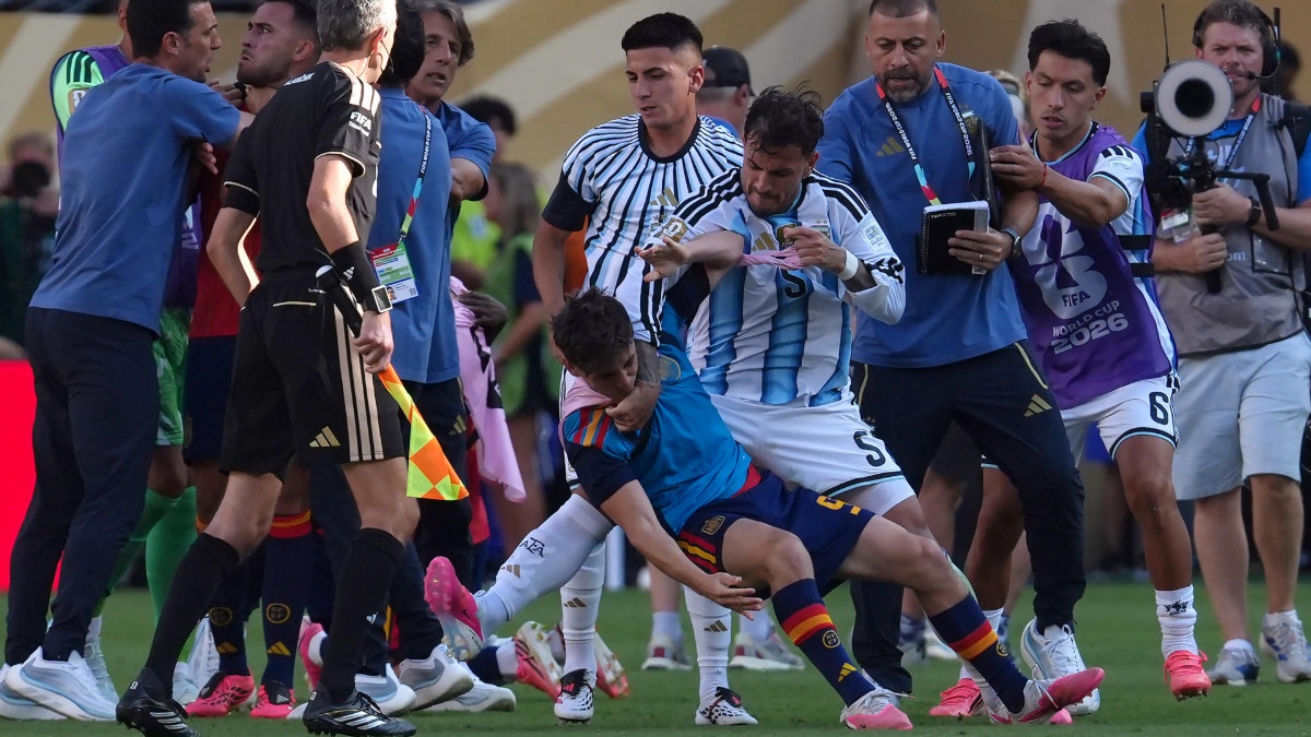 Gavi enfría la polémica y los golpes tras la final del Mundial 2026: "No creo que deban ser suspendidos"