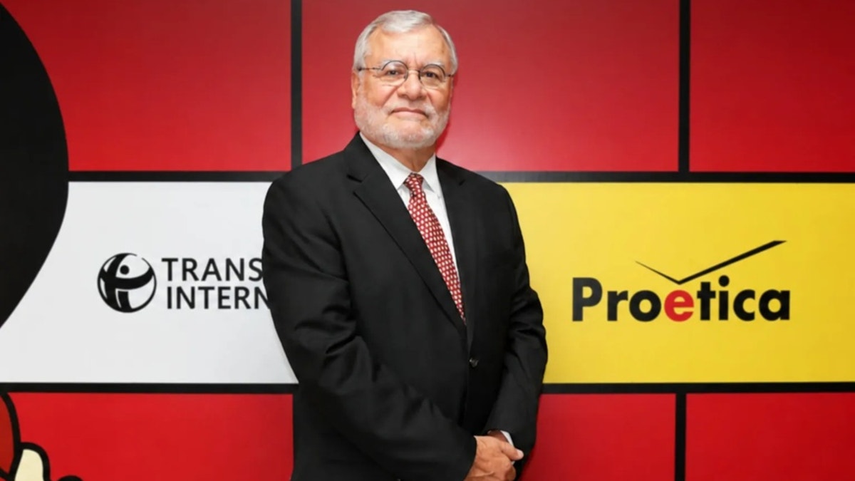 José Ugaz es elegido presidente del Consejo Directivo de Proética