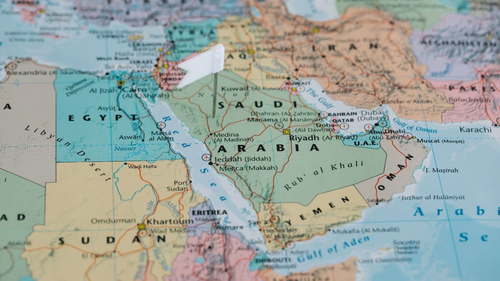 EE.UU. y Arabia Saudita firman polémico acuerdo de cooperación nuclear