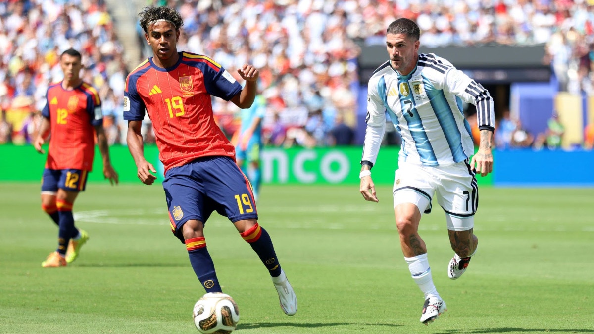 Por críticas al árbitro: recolectan firmas para que Argentina vuelva a jugar ante España