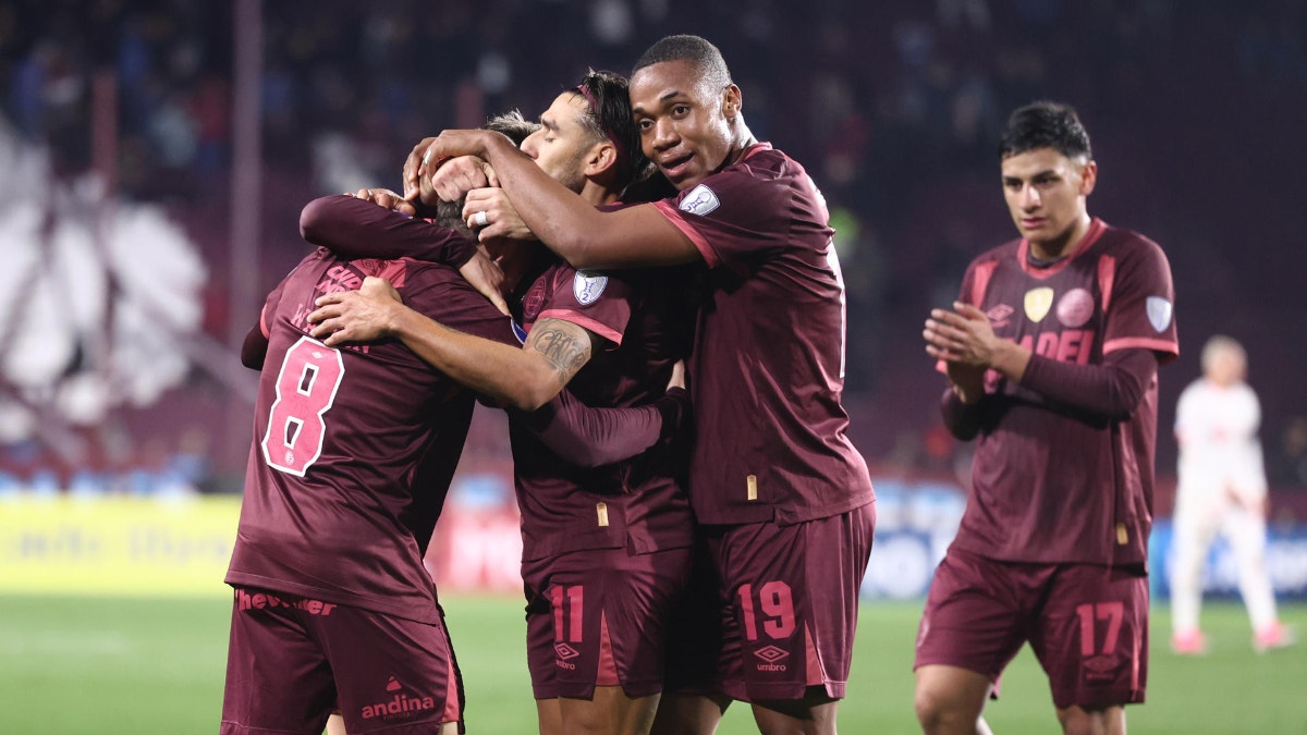 Ni con un jugador más: Cienciano cayó 2-0 ante Lanús por los playoffs de la Copa Sudamericana