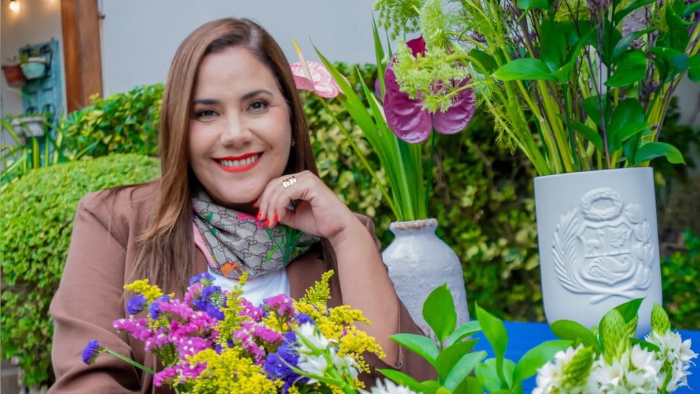 Mónica Andrea Llosa Barreto (Lima, 25 de abril de 1975) es una periodista, presentadora y productora de televisión peruana.