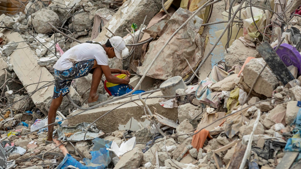 Sube a 5 398 la cifra de muertos por el doble terremoto en Venezuela
