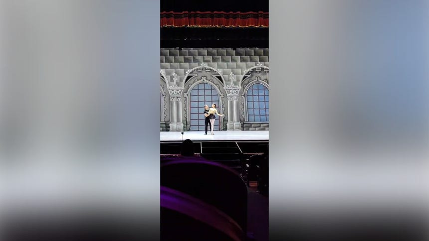 RPP acompañó a los bailarines en el camerino antes del ensayo general de Raymonda y Carmen.