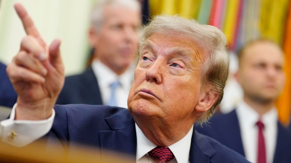 Donald Trump confirma que sigue dialogando con Irán aunque considera que Teherán no está "listo" para un pacto