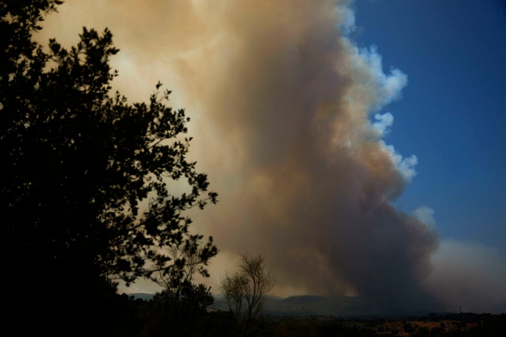 El viento, las altas temperaturas y la aridez del suelo avivan los incendios forestales en el sur de Europa, donde el 2026 ya es el segundo año con mayor superficie quemada de las últimas dos décadas.