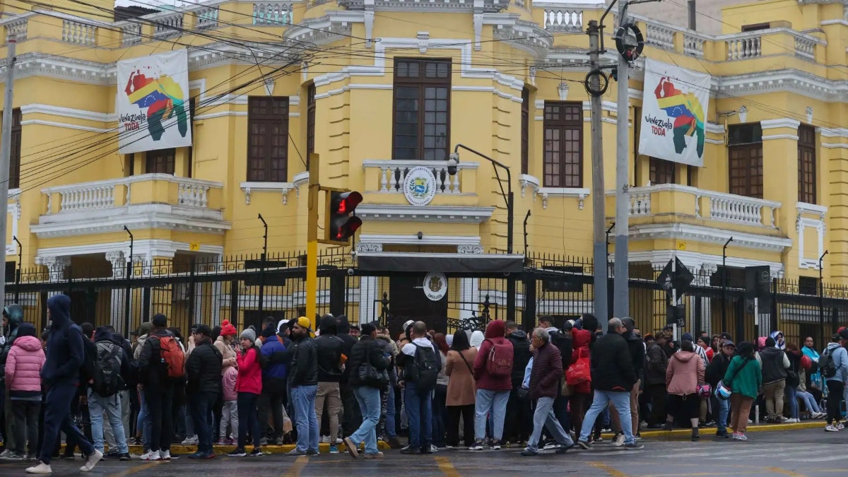 Cancillería anuncia acuerdo con Venezuela para reactivar las relaciones consulares