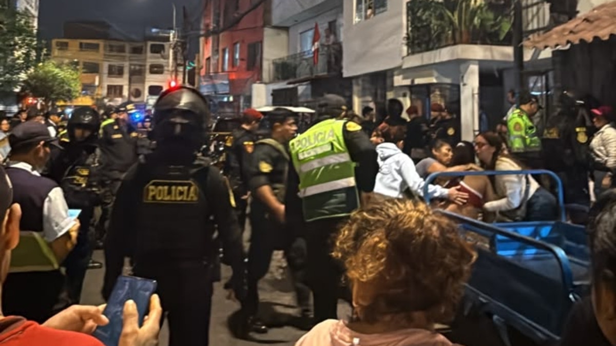 Surquillo: tres hombres murieron en ataque a balazos frente a su barbería en la calle Salvador Allende