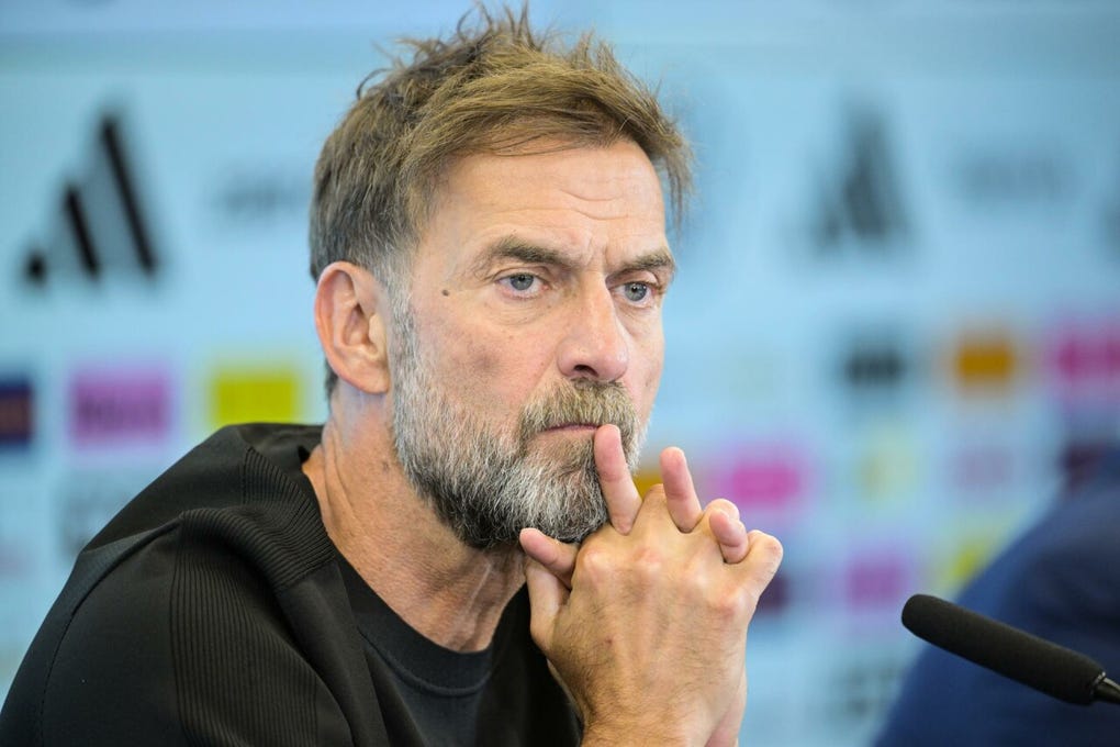 El técnico Jürgen Klopp será el seleccionador de Alemania hasta la conclusión del Mundial 2030, tras ser presentado este viernes como relevo de Julian Nagelsmann, quien dejó el cargo tras la eliminación en dieciseisavos de final en el Mundial de Estados Unidos, México y Canadá ante Paraguay.
