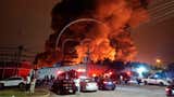 Alarma en Los Olivos: incendio de gran magnitud consume fábrica de cosméticos