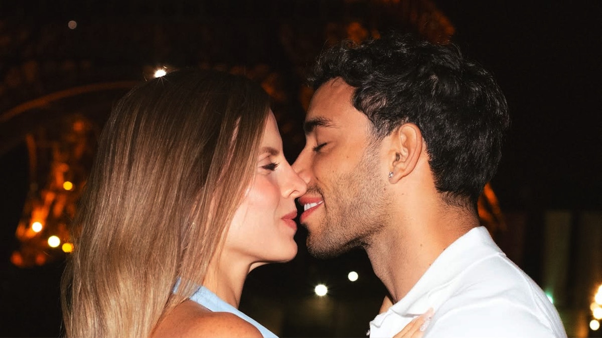 Con un apasionado beso, Alejandra Baigorria felicita a Said Palao tras competencia en 'Esto es guerra' [VIDEO]