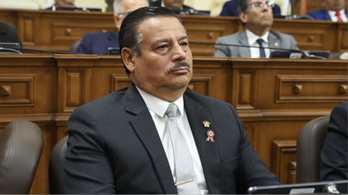 "Todos mostraron su voto, menos una persona": Daniel Barragán acusa "traición" tras perder la presidencia del Senado