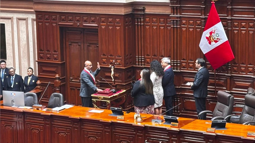 Así fue la juramentación de Reto como nuevo presidente de la Cámara de Diputados.