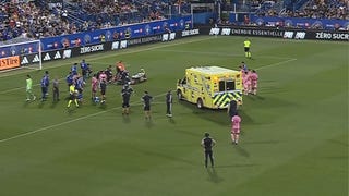 Susto en la MLS: mexicano Germán Berterame sufrió duro golpe en la cabeza y dejó la cancha en un ambulancia