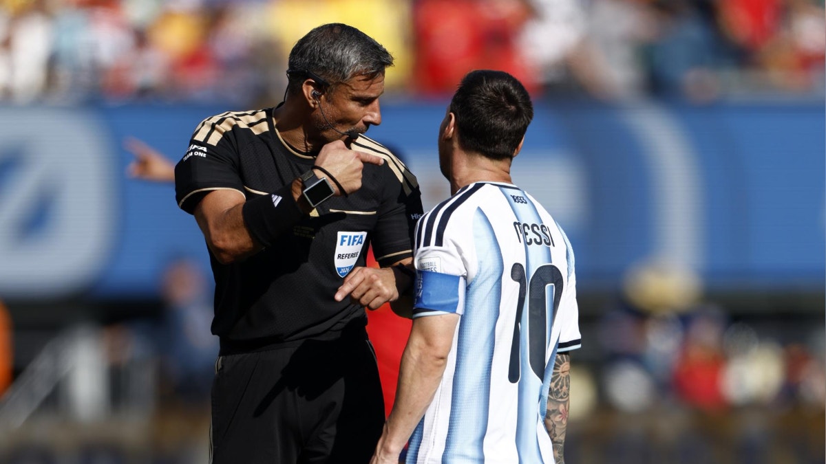 Luego de su arbitraje en la final del Mundial 2026: referí Slavko Vincic se retiró del fútbol profesional