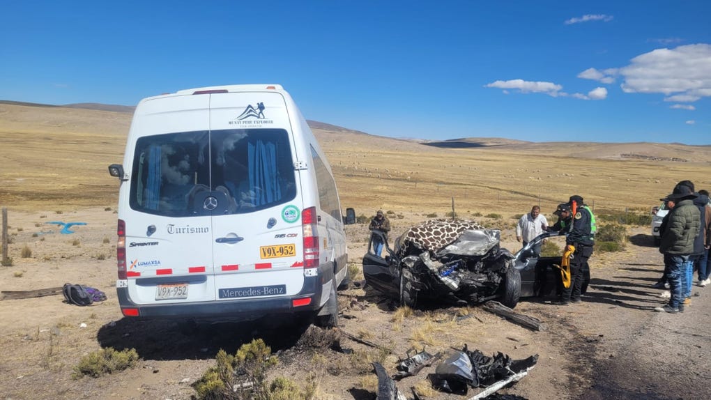 Puno: Un muerto y once heridos deja choque entre dos vehículos en la vía Juliaca-Arequipa