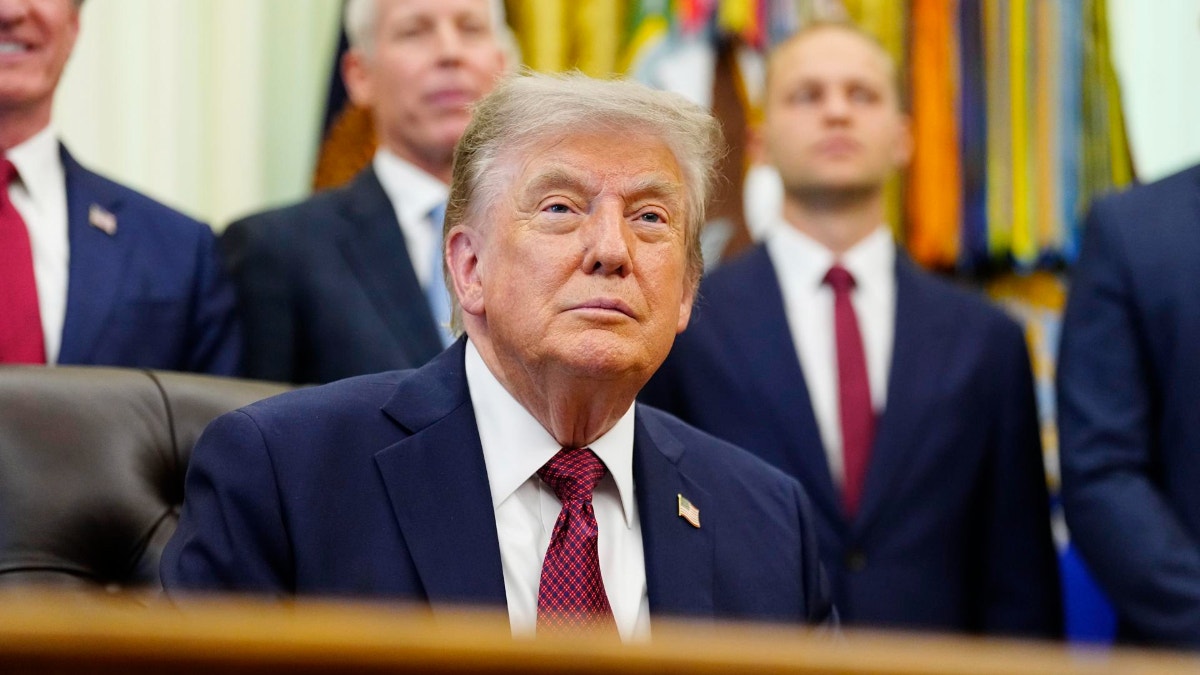 Trump ordena detener los bombardeos contra Irán para negociar un acuerdo