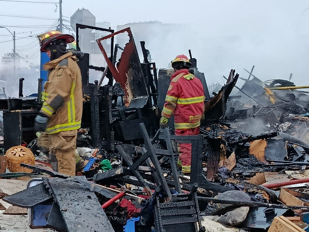 Un incendio se registró la madrugada de este martes en la avenida <strong>Nicolás Ayllón</strong>, en el distrito limeño de <strong>El Agustino</strong>.