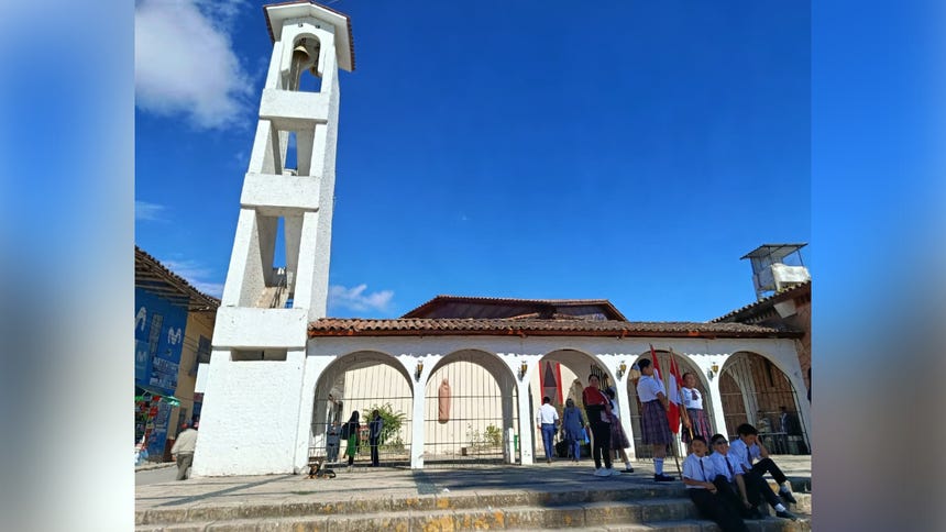 La parroquia La Inmaculada está ubicada a tres horas y media de Chiclayo y a siete horas de la ciudad de Cajamarca.