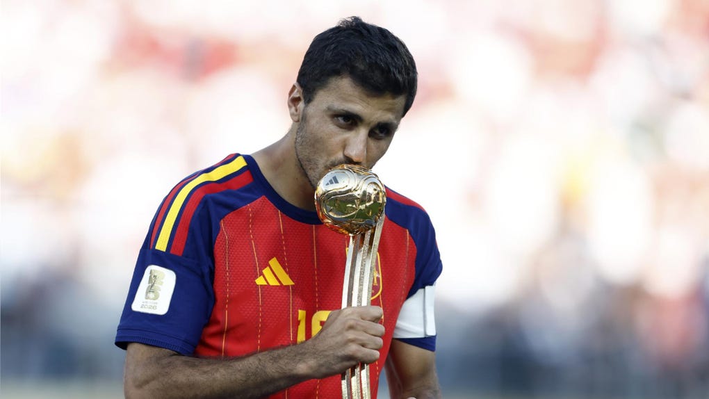 Rodri, junto con sus compañeros Marc Cucurella y Pedro Porro, fueron incluidos en el once ideal del Mundial 2026 revelado el pasado miércoles por la FIFA a partir de los votos de los aficionados.