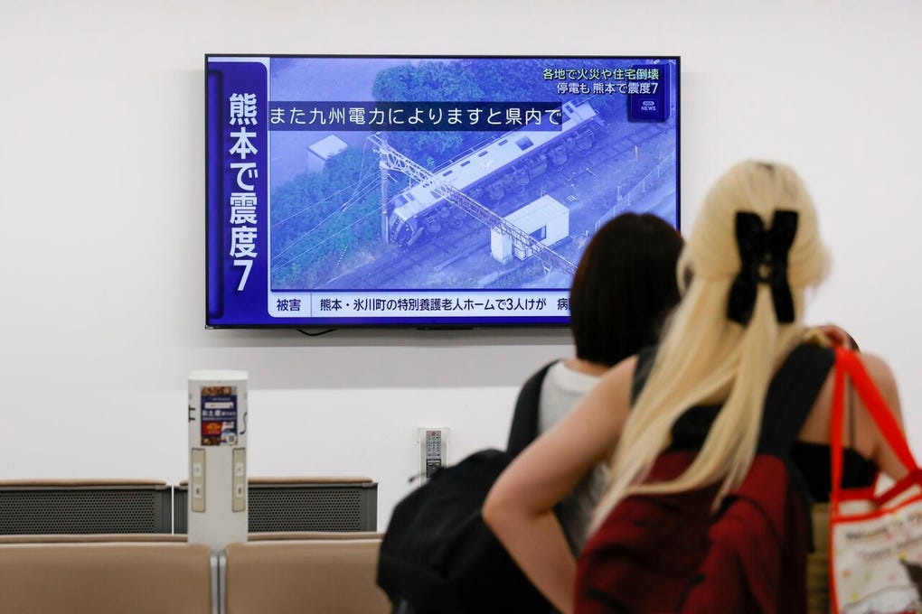 El sismo tuvo lugar a las 4:27 p.m. (hora local), y su epicentro se ubicó a unos 10 kilómetros de profundidad bajo la prefectura de Kumamoto, ubicada en la isla japonesa de Kyushu.
