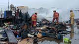 El Agustino: incendio consumió muebles reciclados en terreno baldío de la av. Nicolás Ayllón [FOTOS]