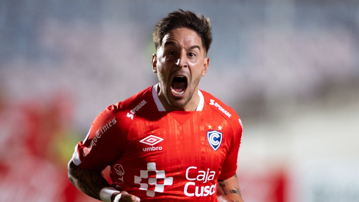 ¡Bombazo y a cobrar! Alejandro Hohberg marcó el 2-0 de Cienciano ante Lanús en Cusco [VIDEO]