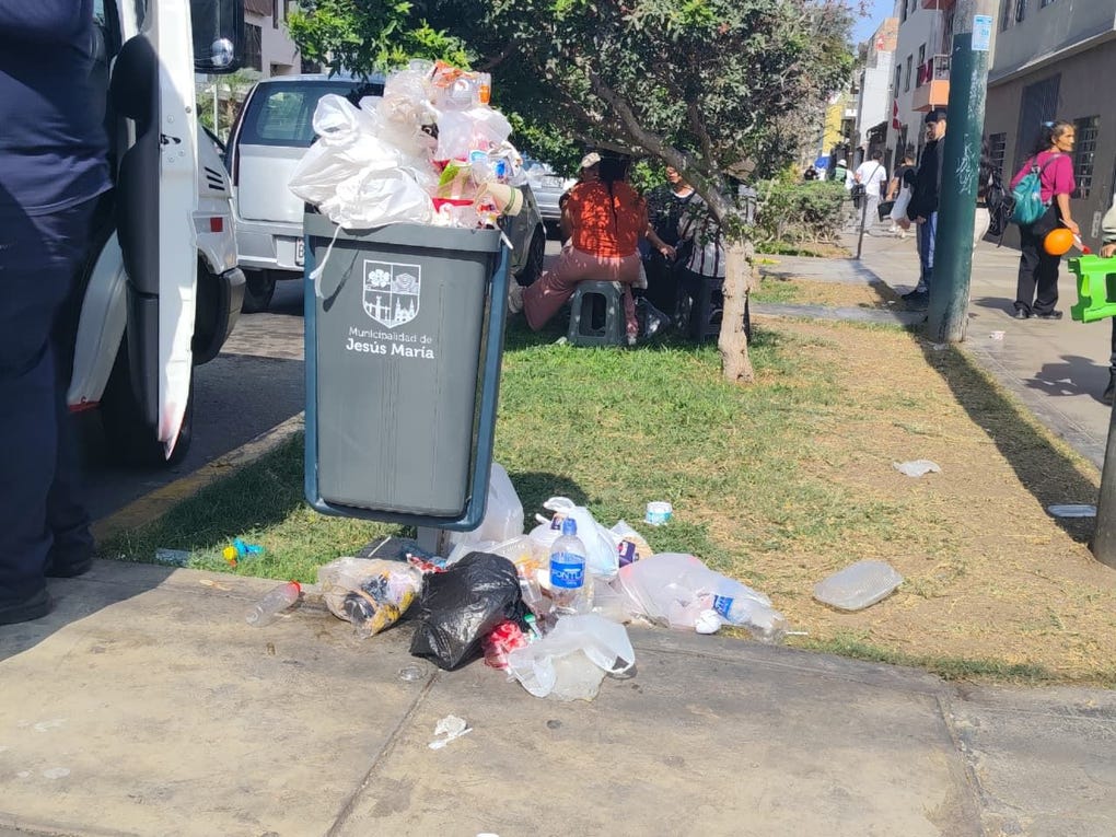 Los vecinos expresaron su malestar por una situación que, lamentablemente, se repite todos los años. “Horrible, de verdad”, comentó una residente.