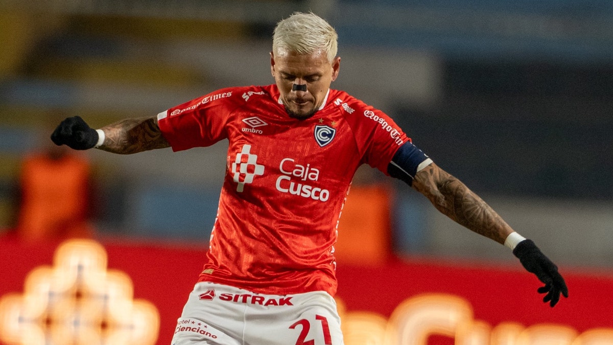 ¡Imparable! Carlos Garcés volvió a aparecer para el 3-0 de Cienciano sobre Lanús