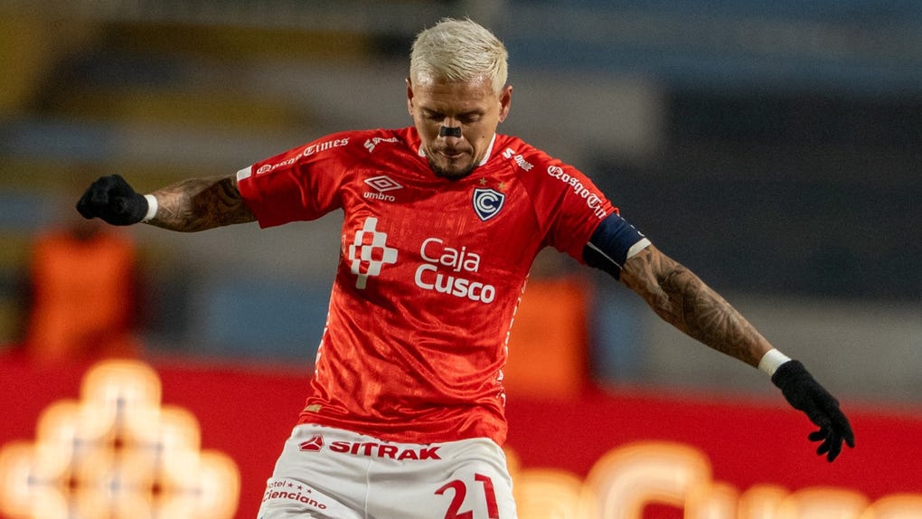 Carlos Garcés marcó el 3-0 de Cienciano.