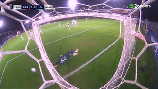 Se salvó Sporting Cristal: Bragantino avisó con un potente remate al palo por la Copa Sudamericana [VIDEO]