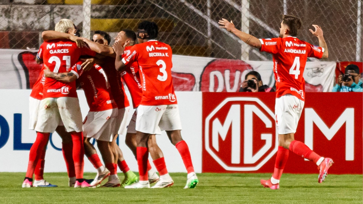 "Seamos inteligentes": la charla del DT Melgarejo a sus jugadores en Cienciano en pleno partido ante Lanús [VIDEO]