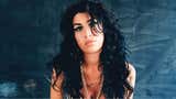 Padre de Amy Winehouse fue condenado a pagar multa millonaria a amigas de la cantante: ¿qué ocurrió?