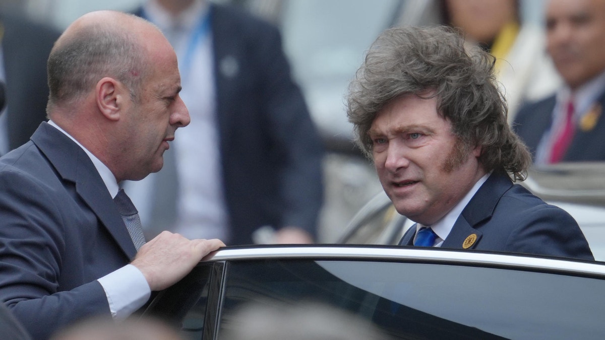 Javier Milei firmó decreto para impedir el ingreso o expulsar a extranjeros que emitan mensajes de odio contra Argentina