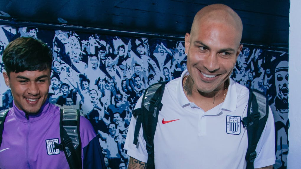 Paolo Guerrero en la concentración de Alianza Lima.