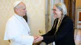 Papa León XVI se reunió con la cantante Patti Smith, la 'Sacerdotisa del Rock'