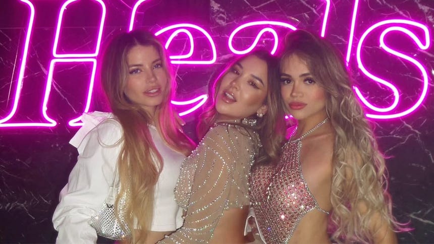 Mayra Goñi, Ale Fuller y Flavia Laos protagonizaron la telenovela Ven, baila, quinceañera.