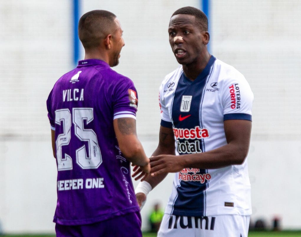 Luis Advíncula.